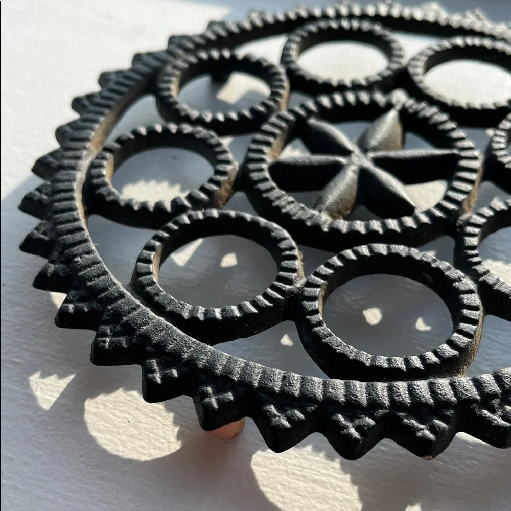 VINTAGE 1948 JZH trivet T-9 HEX Black Cast Iron Trivet